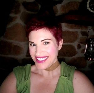 Meet your Posher, Lorrie